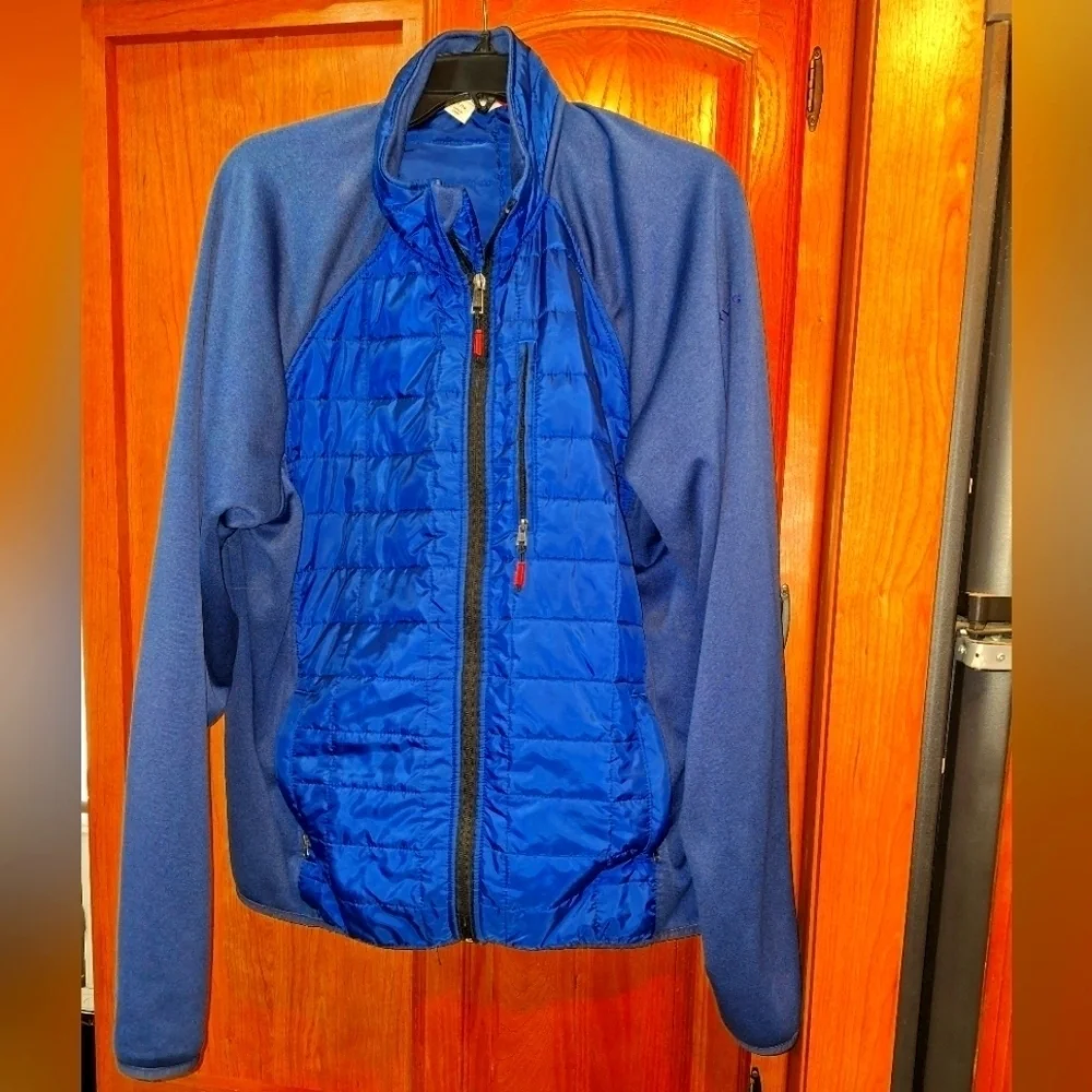An Orvis blue quilted bodice jacket in a Men's size XL